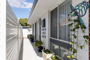 Shabby Chic Shack - 2 bedroom Beach Cottage, Yanchep